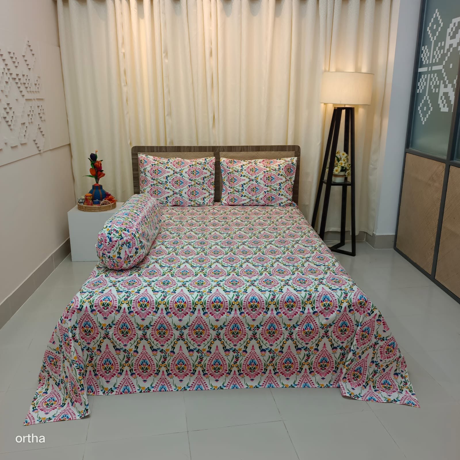 Ortha Sasrayi Luxury Bedsheet with Side Pillow Cover