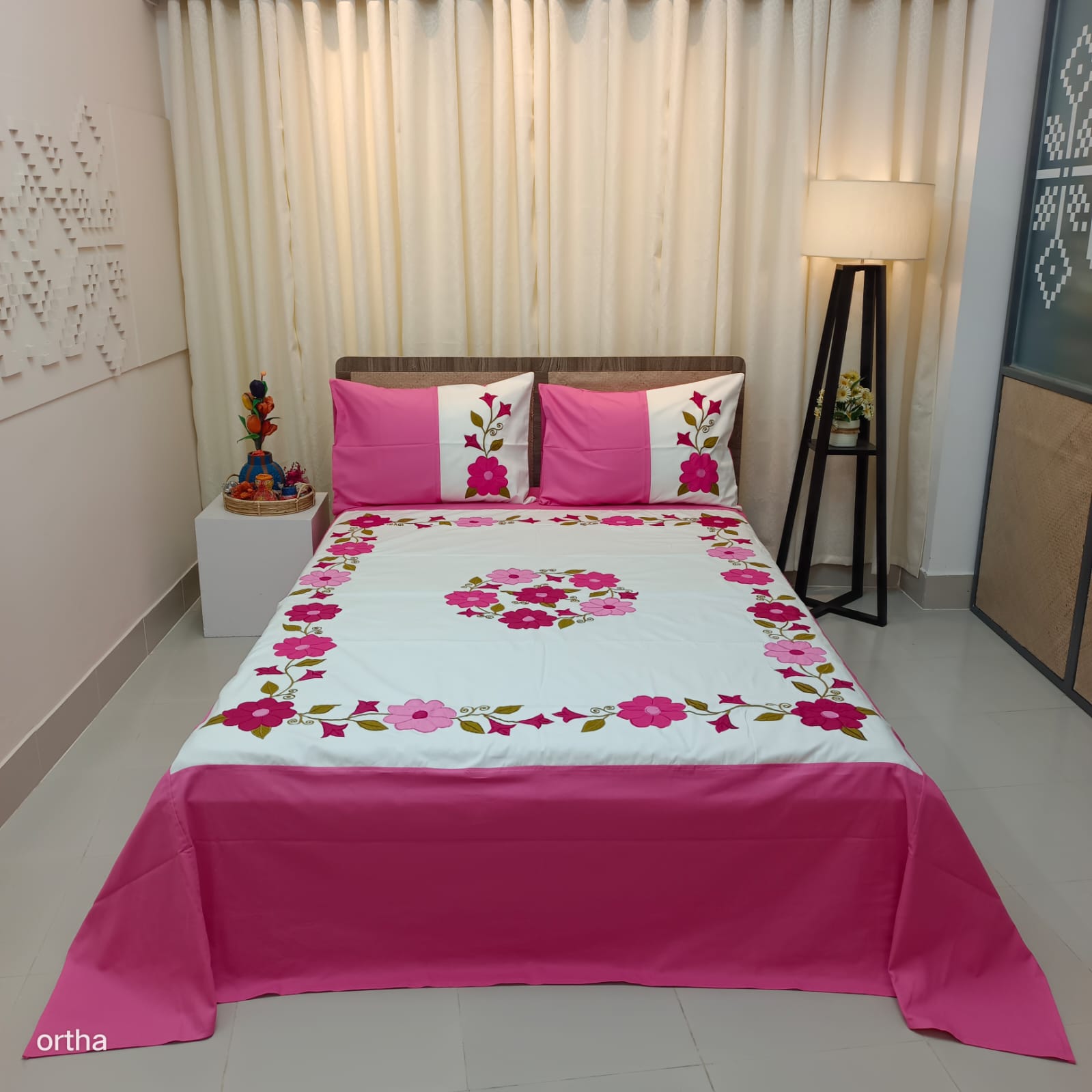 Applique & Embroidery Bed Sheet Set - Pink Round flora