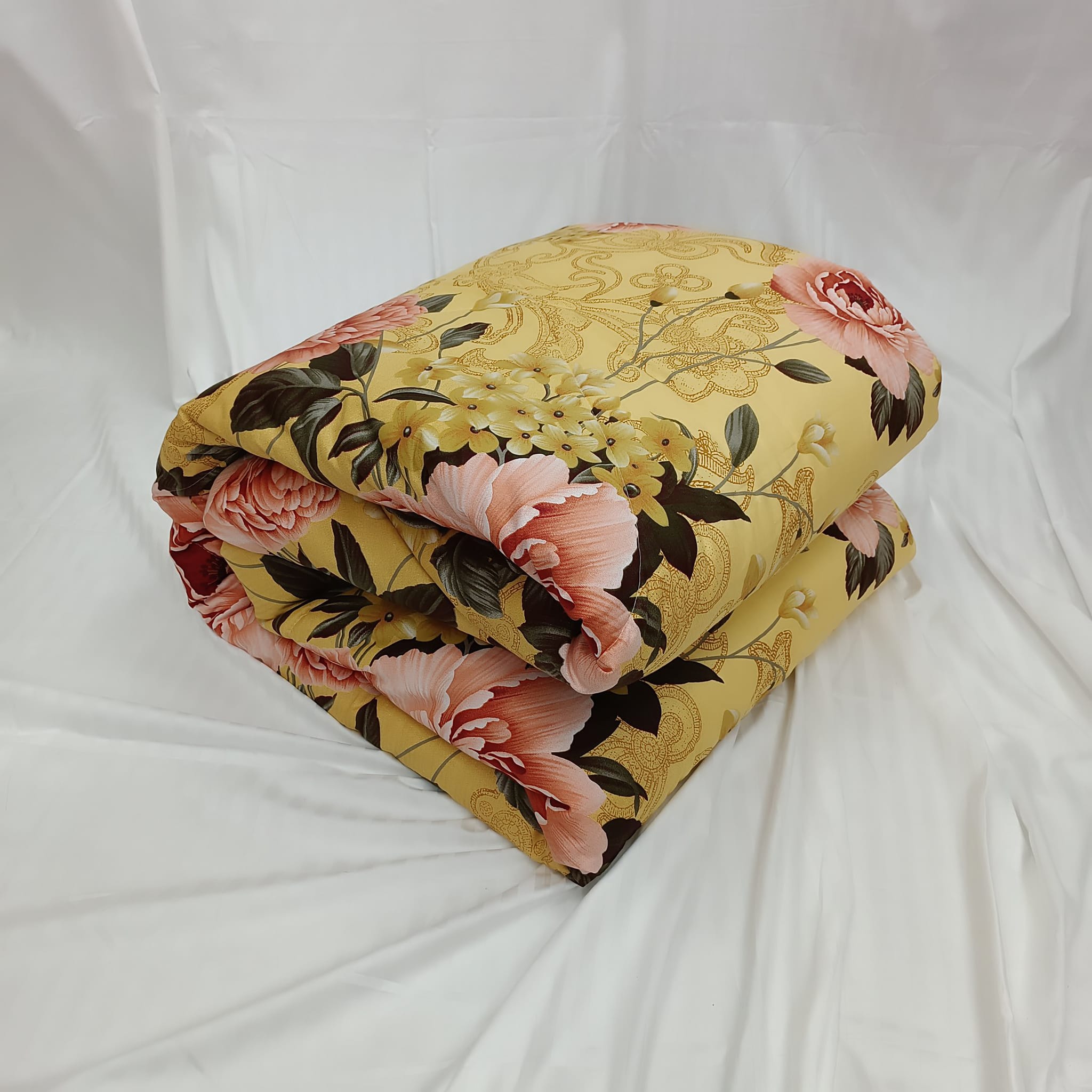 Finest Quality Super King Size Ortha Luxury Comforter (85 X 95 Inch) - Feather Touch Padding - Golden Forest