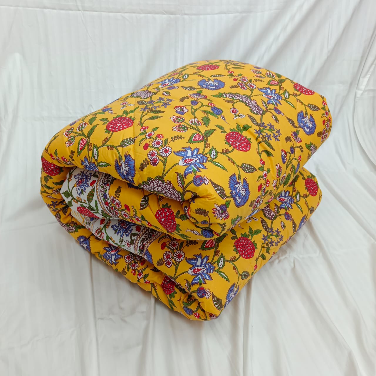 Premium Quality King Size Ortha Exclusive Comforter (85 X 90 Inch) – Madhobi Lota