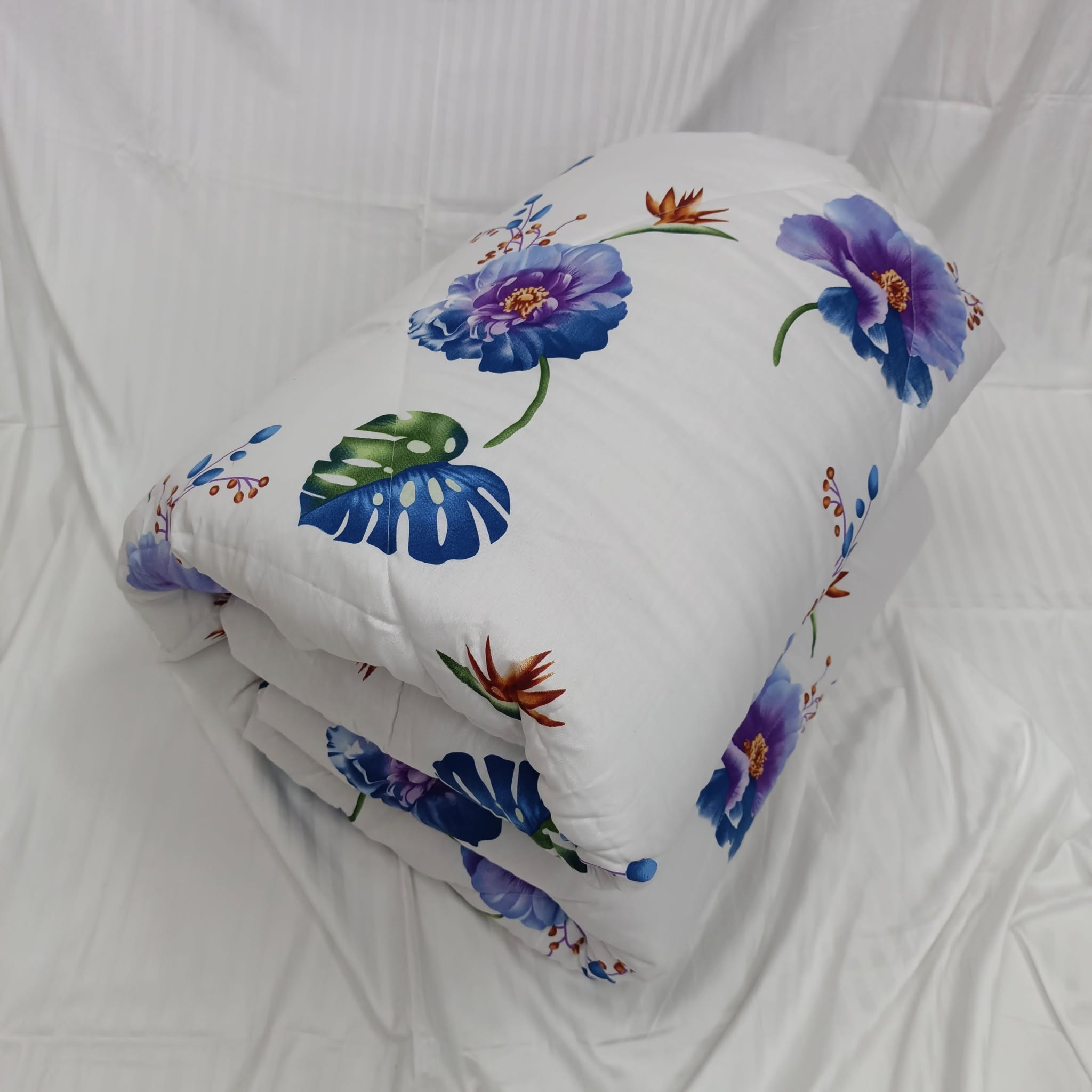 Finest Quality King Size Ortha Luxury Comforter (7 X 7.5 Feet) - Feather Touch Padding - White Lavender - Image 3