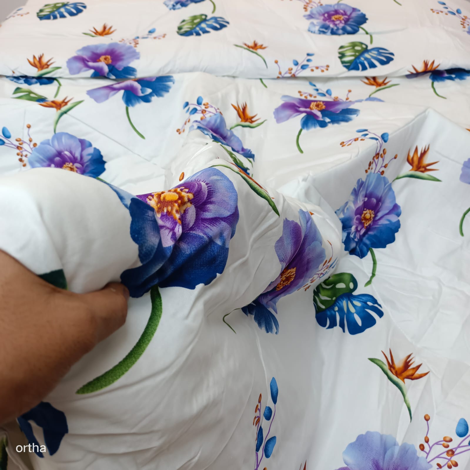 Finest Quality King Size Ortha Luxury Comforter (7 X 7.5 Feet) - Feather Touch Padding - White Lavender - Image 2