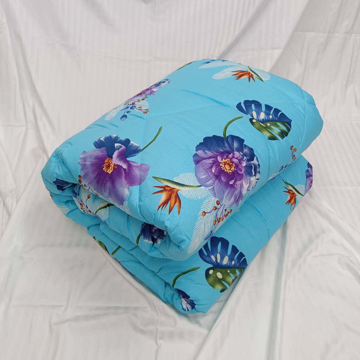 Finest Quality King Size Ortha Luxury Comforter (7 X 7.5 Feet) - Feather Touch Padding - Sky Lavender - Image 3