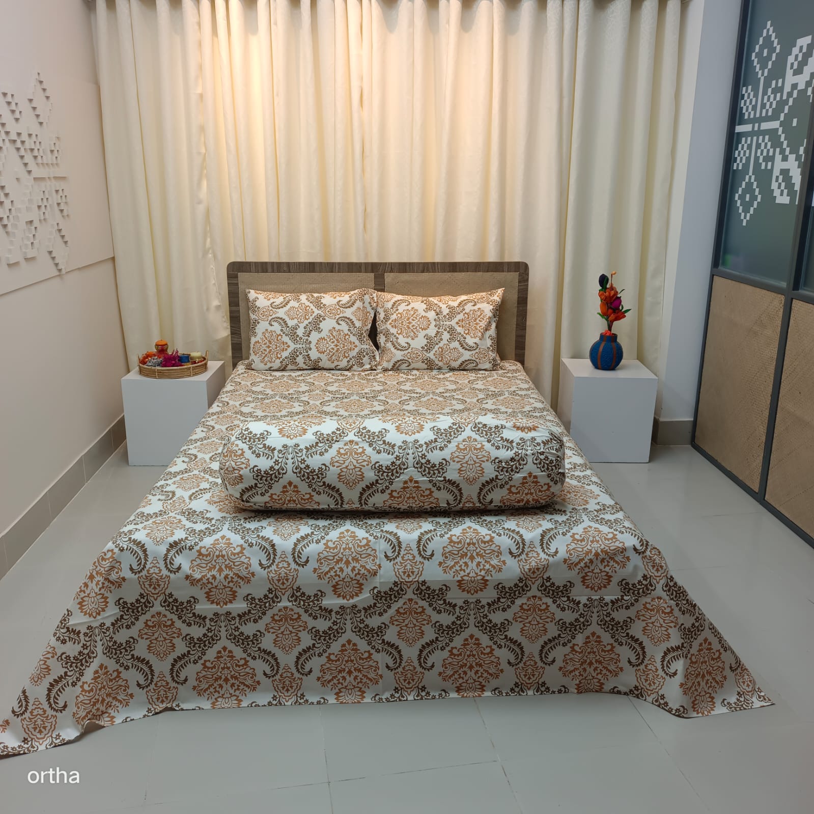 8 Pecs Family Combo Set – Bedsheet – Pillow – Golden Kolka & Cream - Image 2
